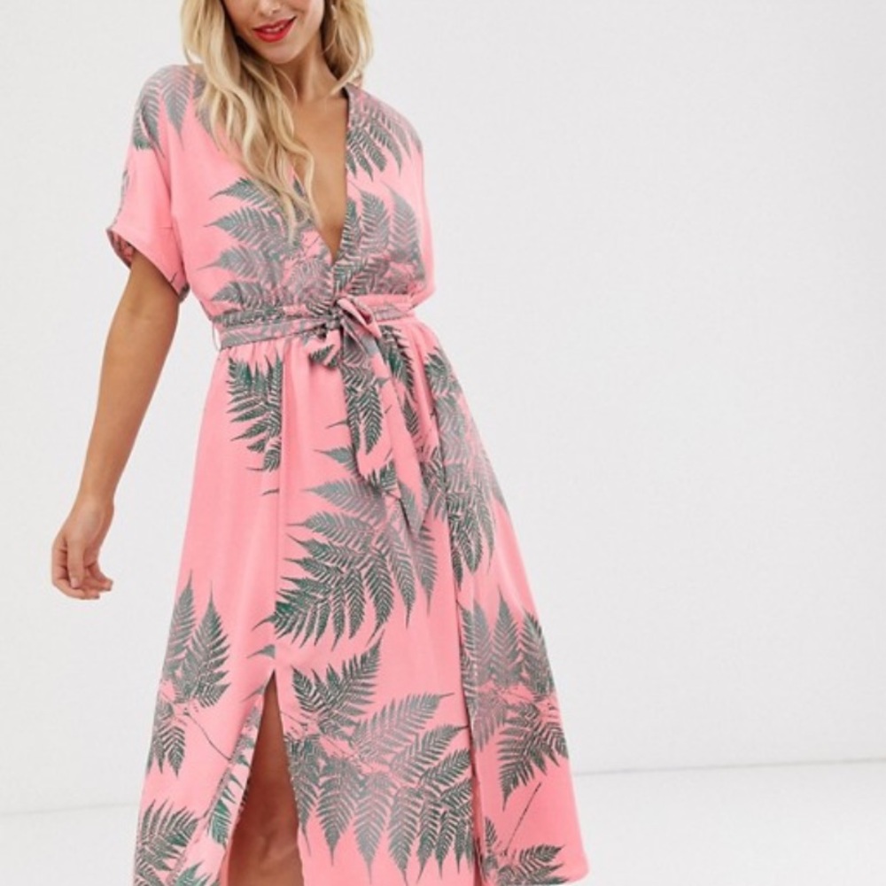 Glamorous peach dress, with leave detail